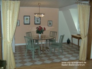 Sonnige Wohnung mit Balkon, Ferienwohnung & Gästewohnung in Baden Baden in Baden-Baden