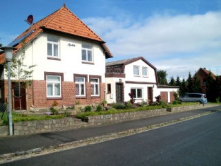 Vorderansicht Haus Alfredshöh, Ferienwohnung Alfredshöh in Osterby bei Eckernförde