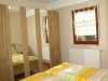 Schlafzimmer mit Doppelbett