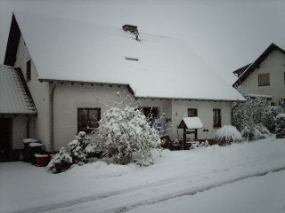 Hausansicht Winter, Ferienwohnung am Schneidersberg in Trierweiler