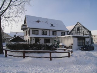 Haus im Winterkleid, Ferienwohnung und Monteurzimmer Weimar/Großobringen in Großobringen bei Weimar
