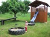 Der Spielplatz weit ab von allen Straßen